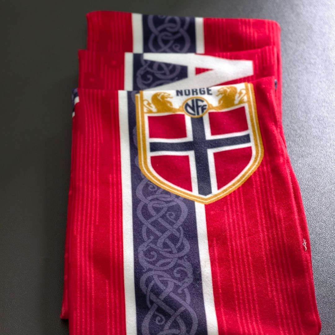 Szalik Kibica Norwegia – Czerwony